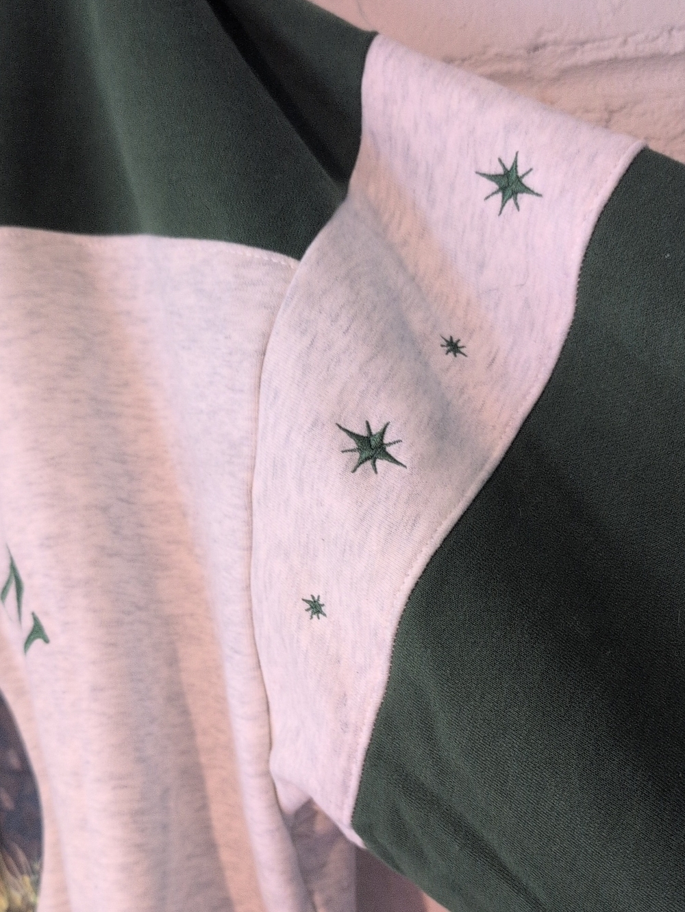 Throne Of Glass Terrasen Green & Heather Gray Half-Zip Graphic Sweatshirt - Picture 3 of 7